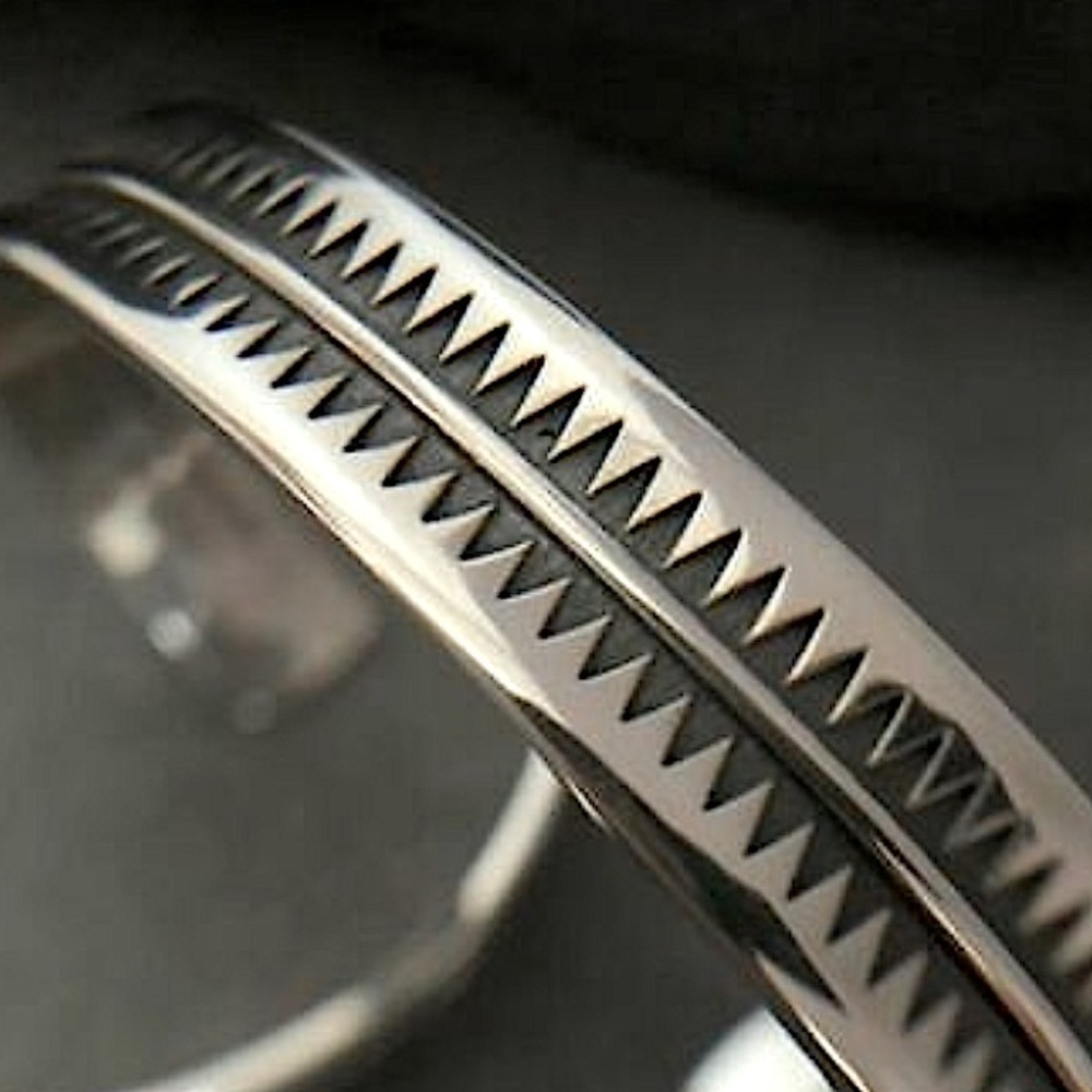 STERLING PUNK ENGRAVED BANGLE BRACELET TOOTH - Picture 10 of 10